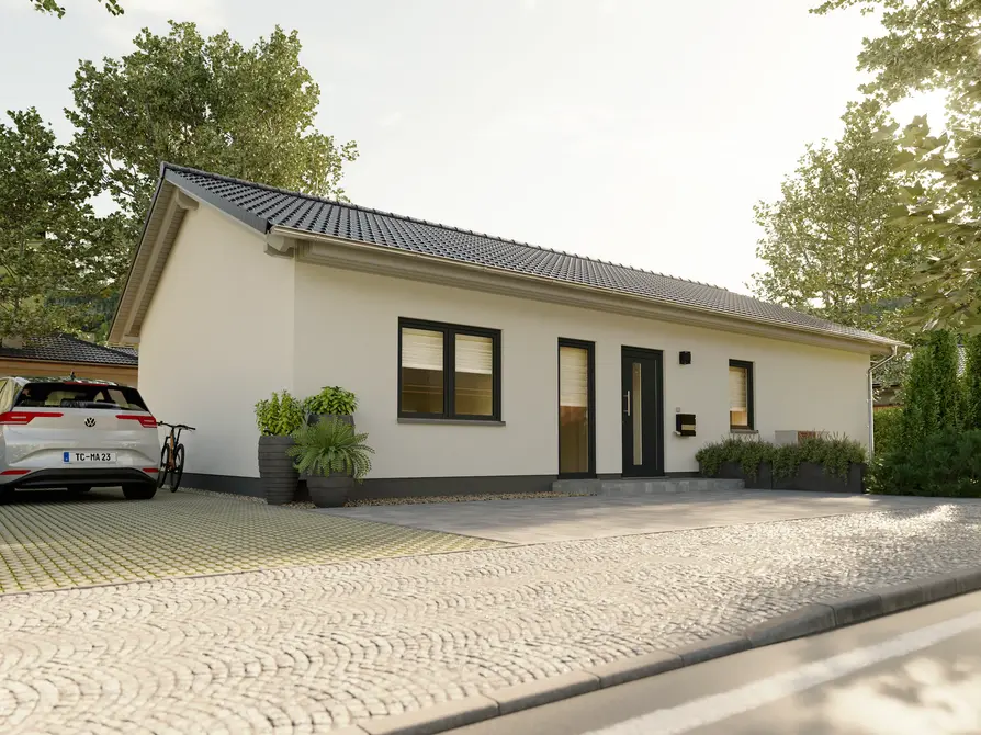 Straßenansicht des Bungalow 100 mit barrierefreiem Zugang, kompaktem Grundriss und moderner Architektursprache.